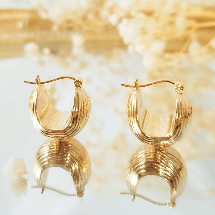 18K金松果耳扣耳环 轻奢法式  G3637