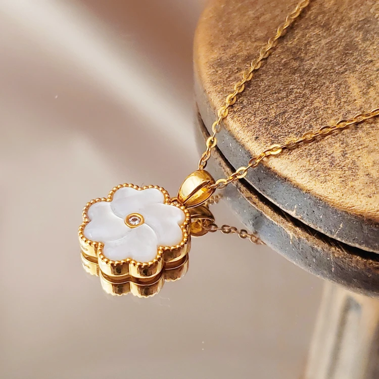 G1251 18K金贝母四叶爱心小旋风吊坠