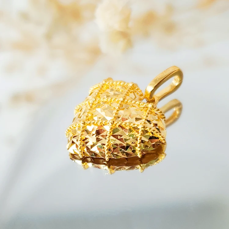 18K金爆闪菱格爱心吊坠K黄万能扣  G6632