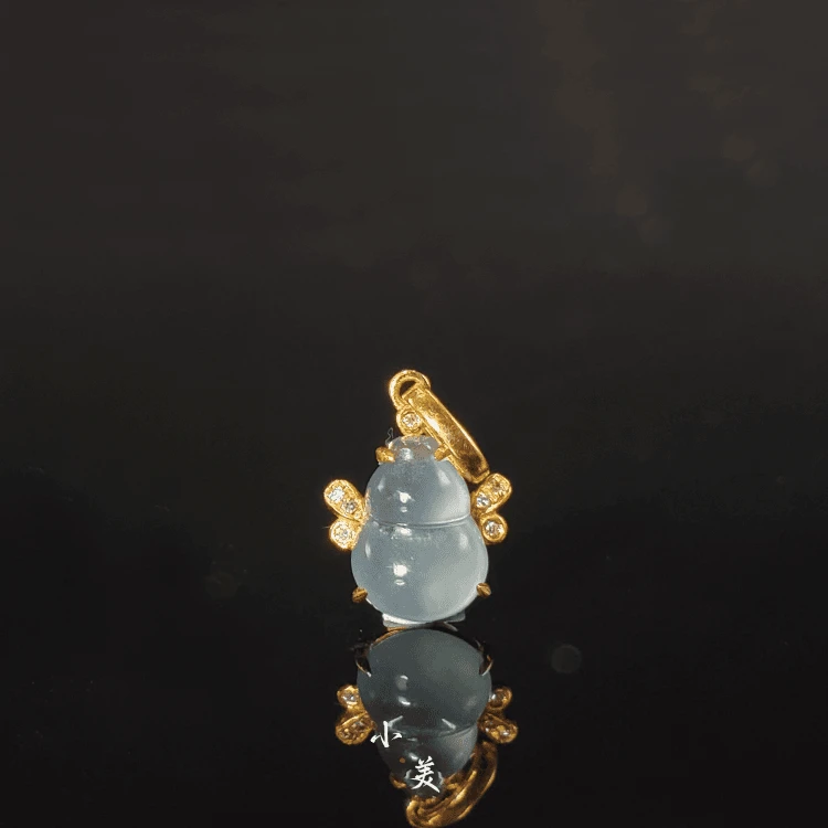 18K金*翡翠小蜜蜂葫芦吊坠 G7970