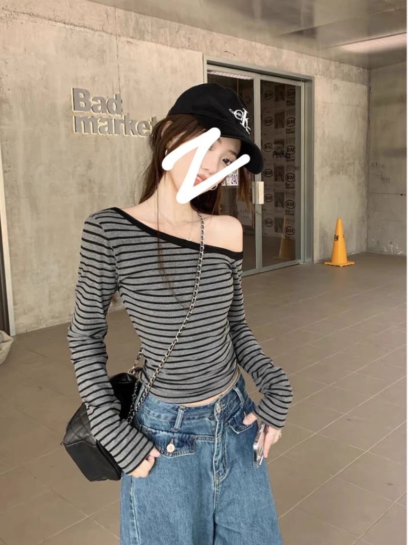 斜领露肩小心机条纹长袖T恤女早秋新款辣妹修身显瘦短款小众上衣