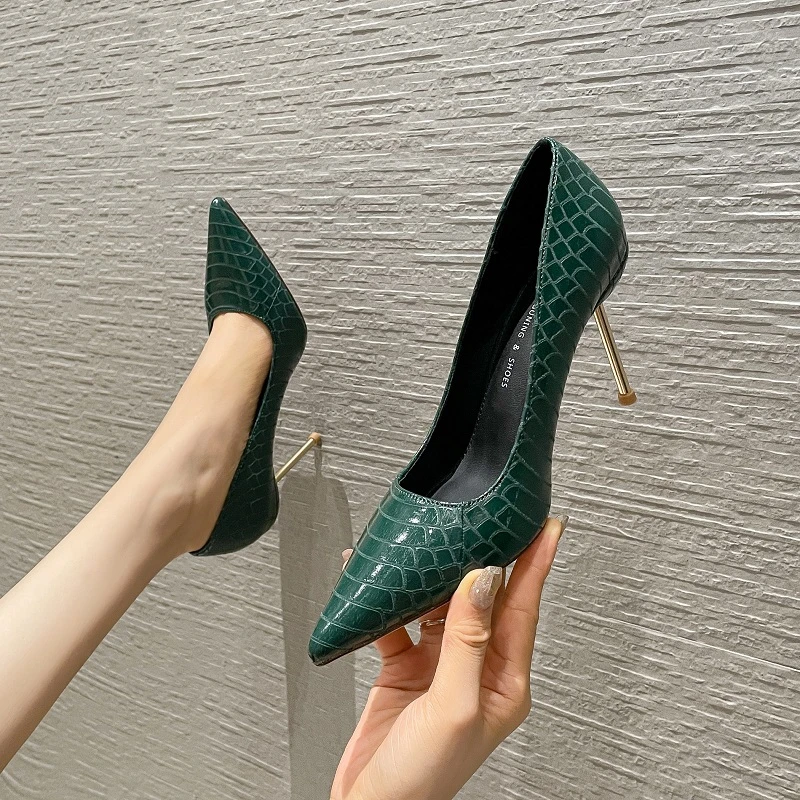 2024春秋新款法式尖头细跟小众设计百搭工作鞋单鞋浅口高跟鞋