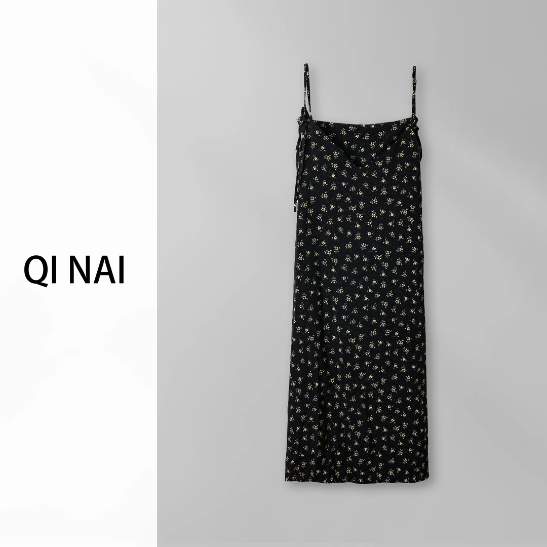 七奈推荐 【落花】温柔风V领连衣裙收腰显瘦碎花吊带裙QN11074