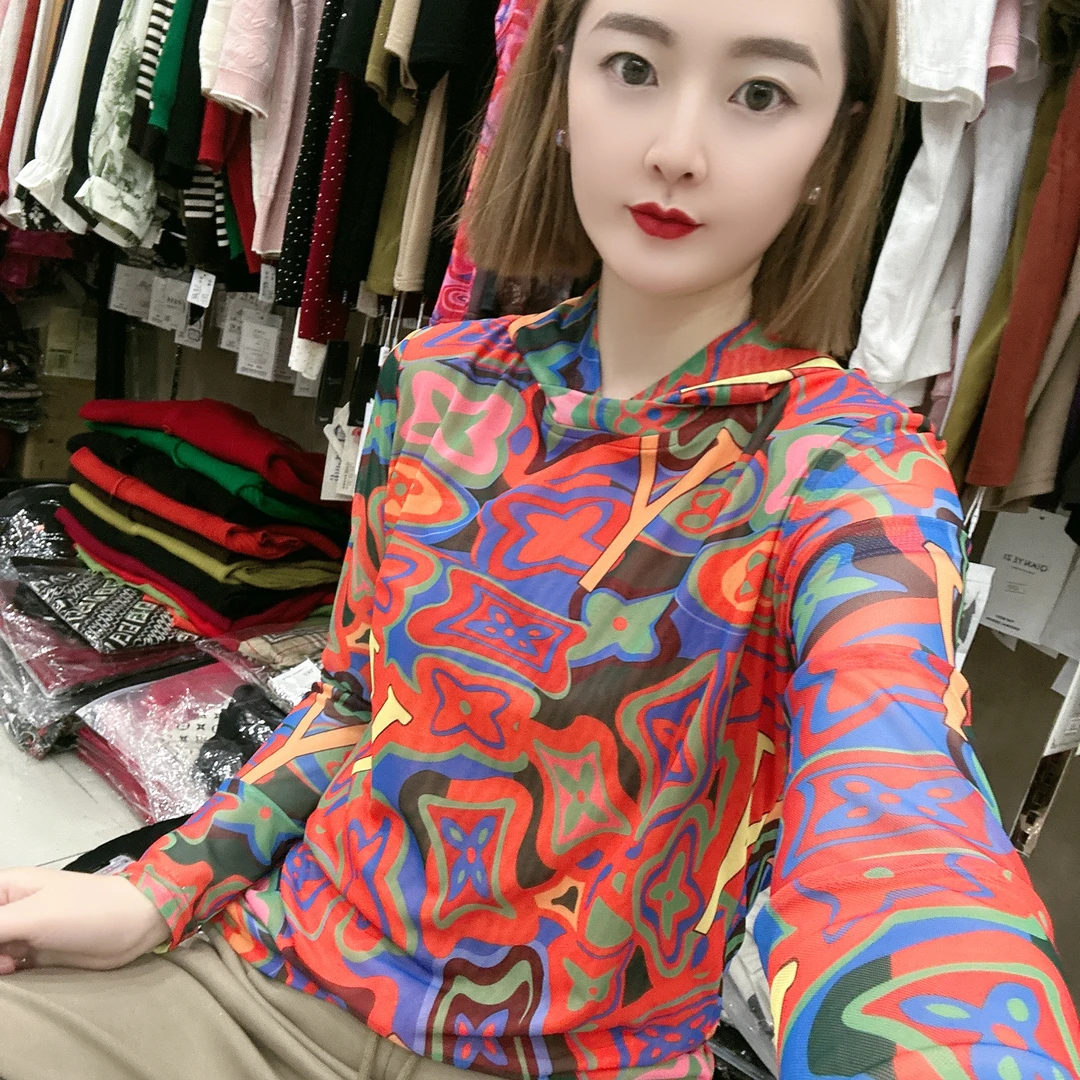 时尚帽款彩色洋气打底衫长袖