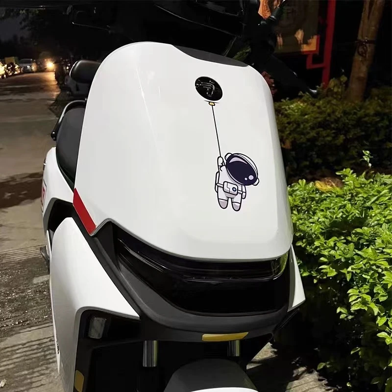 九号电动车贴纸车头创意太空人防水车贴电瓶车头盔贴纸可爱宇航员
