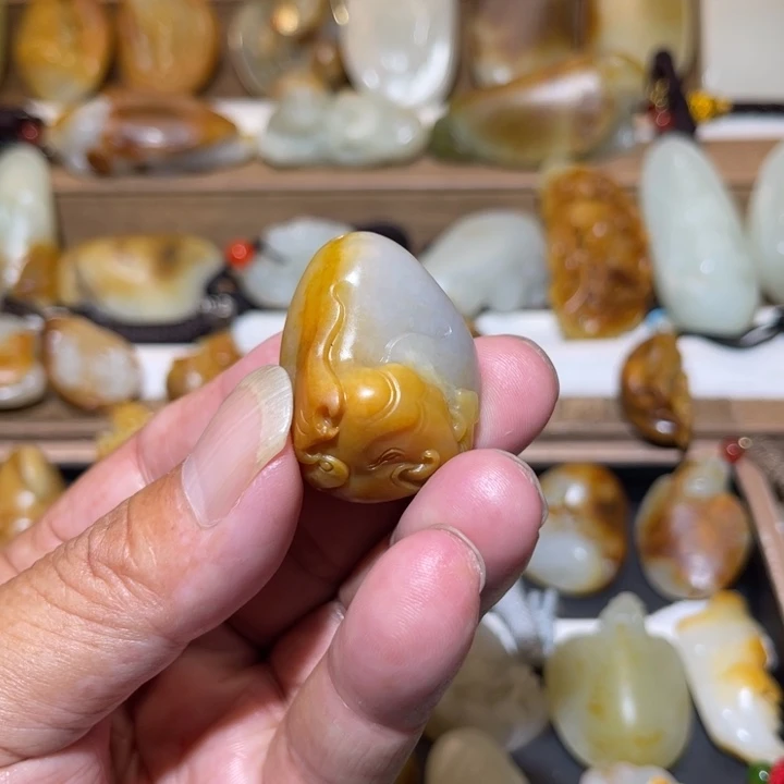 和田玉颈饰未镶嵌涡**磊