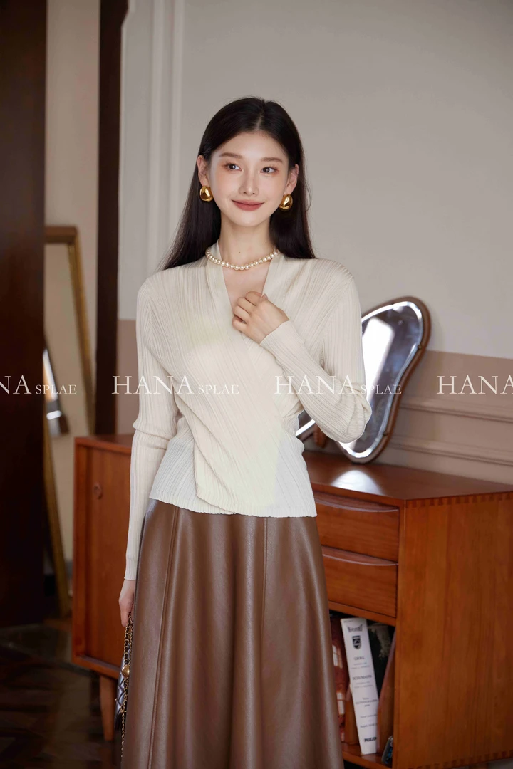 早秋穿搭2024又a又飒高级感小香风安可拉红色针织衫职业通勤套装