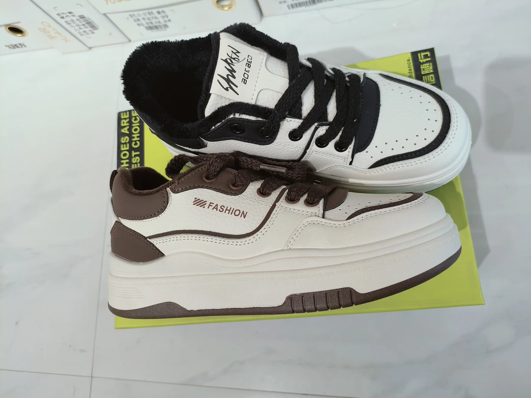 爆款小白鞋女2024年秋冬加绒新款百搭运动鞋真皮厚底防滑学生板鞋