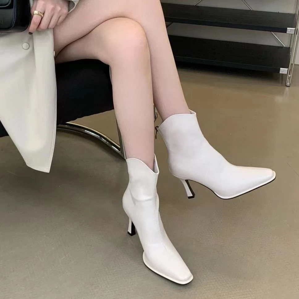 法式高级感百搭白色短靴尖头细跟高跟气质秋冬新款时装靴女3160-1