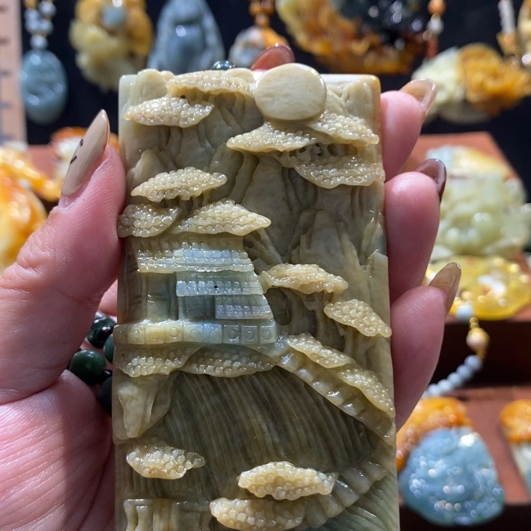 蛇纹石玉颈饰未镶嵌