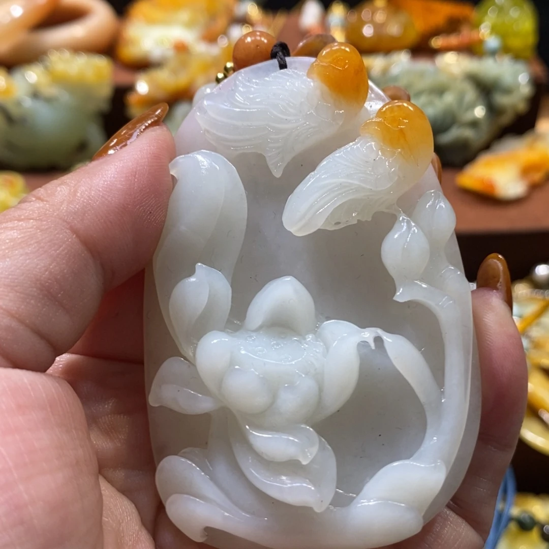 蛇纹石玉颈饰未镶嵌