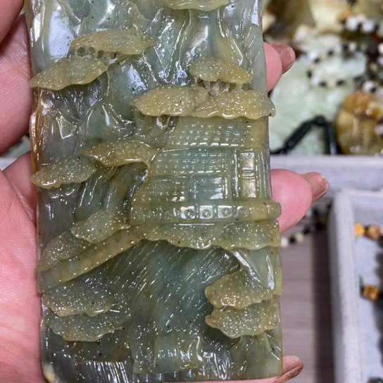 蛇纹石玉颈饰未镶嵌
