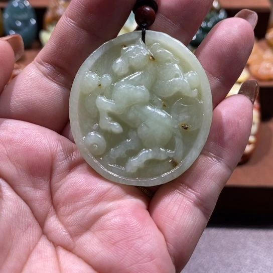 蛇纹石玉颈饰未镶嵌