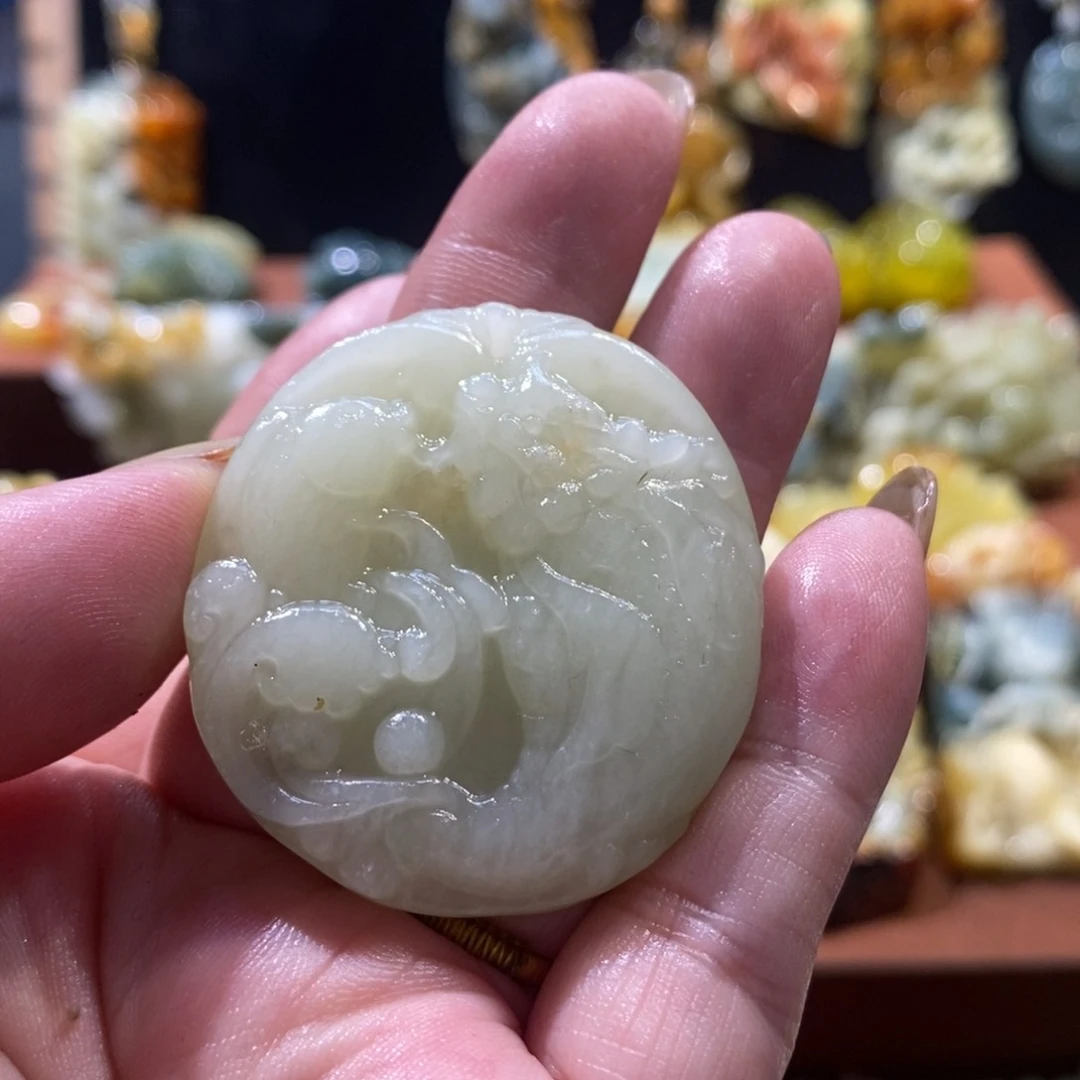 蛇纹石玉颈饰未镶嵌