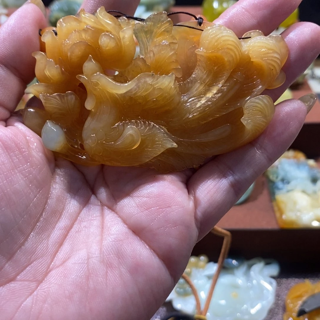 蛇纹石玉颈饰未镶嵌一***?