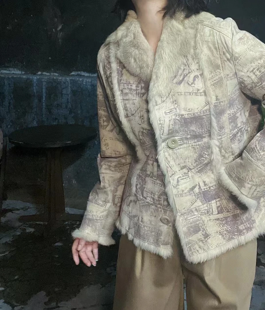 95新  做旧报纸风皮衣