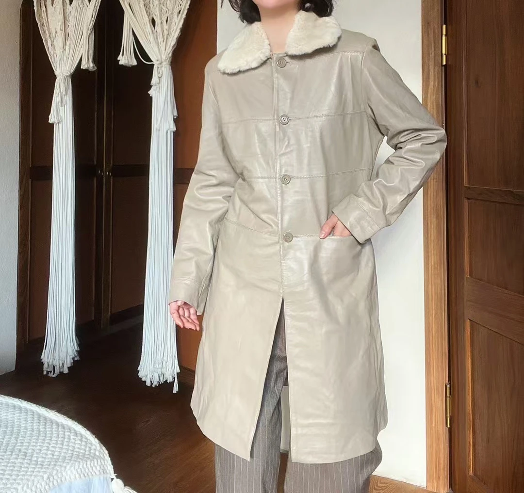 95新 Valentino/华伦天奴 送中检/华伦天奴米杏色皮衣