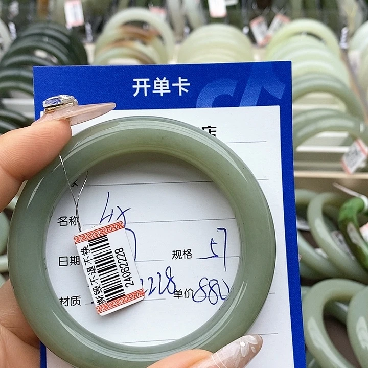 和田玉手镯未镶嵌好*