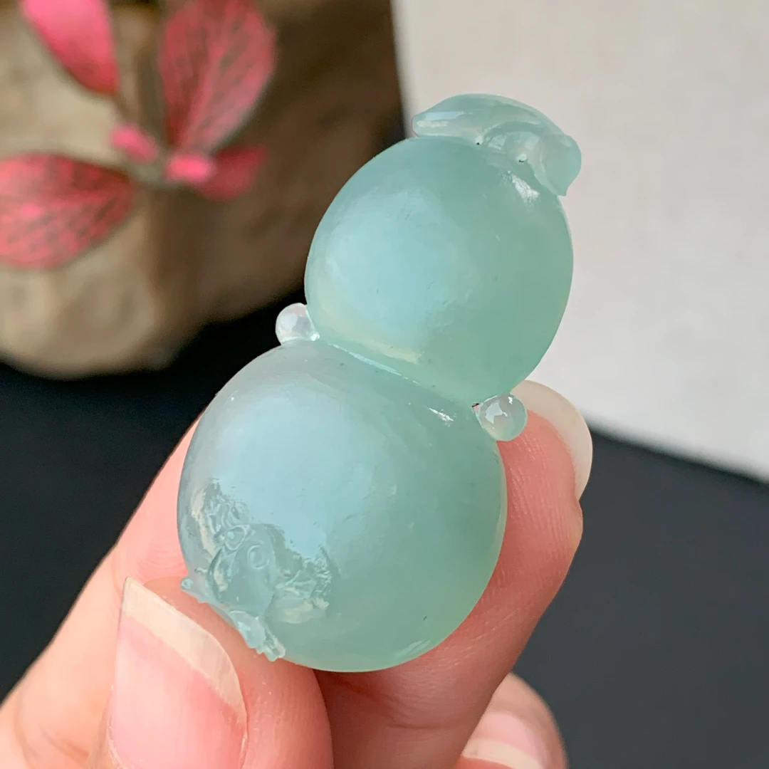 【自然光实拍】清澈 天然翡翠A货冰晴绿色葫芦吊坠 定制毛货未抛光