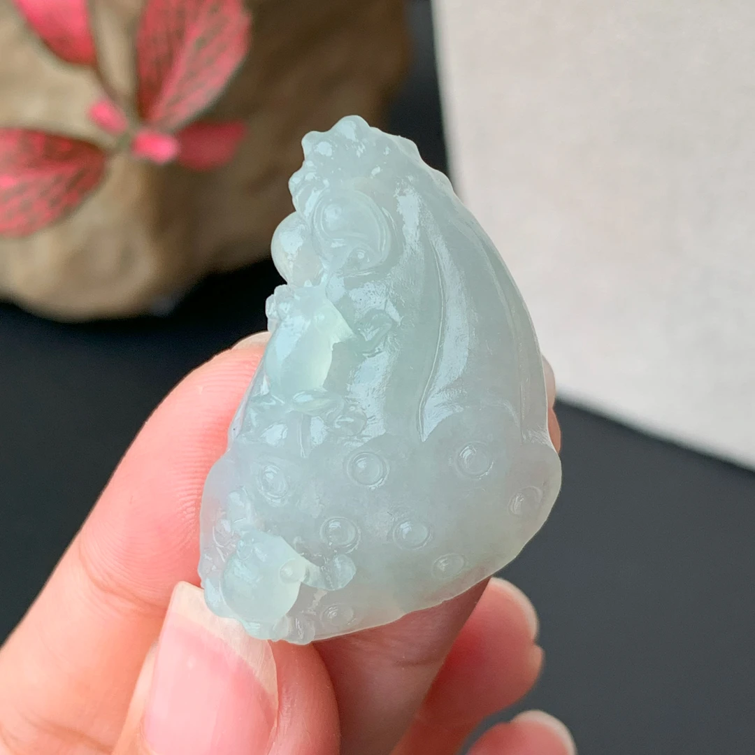 【自然光实拍】清澈 天然翡翠A货冰胶青蛙莲蓬吊坠 定制毛货未抛光