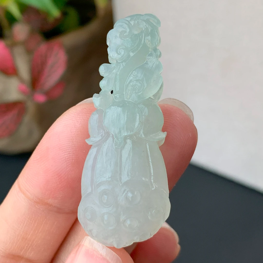 【自然光实拍】清澈 天然翡翠A货冰胶如意莲蓬吊坠 定制毛货未抛光