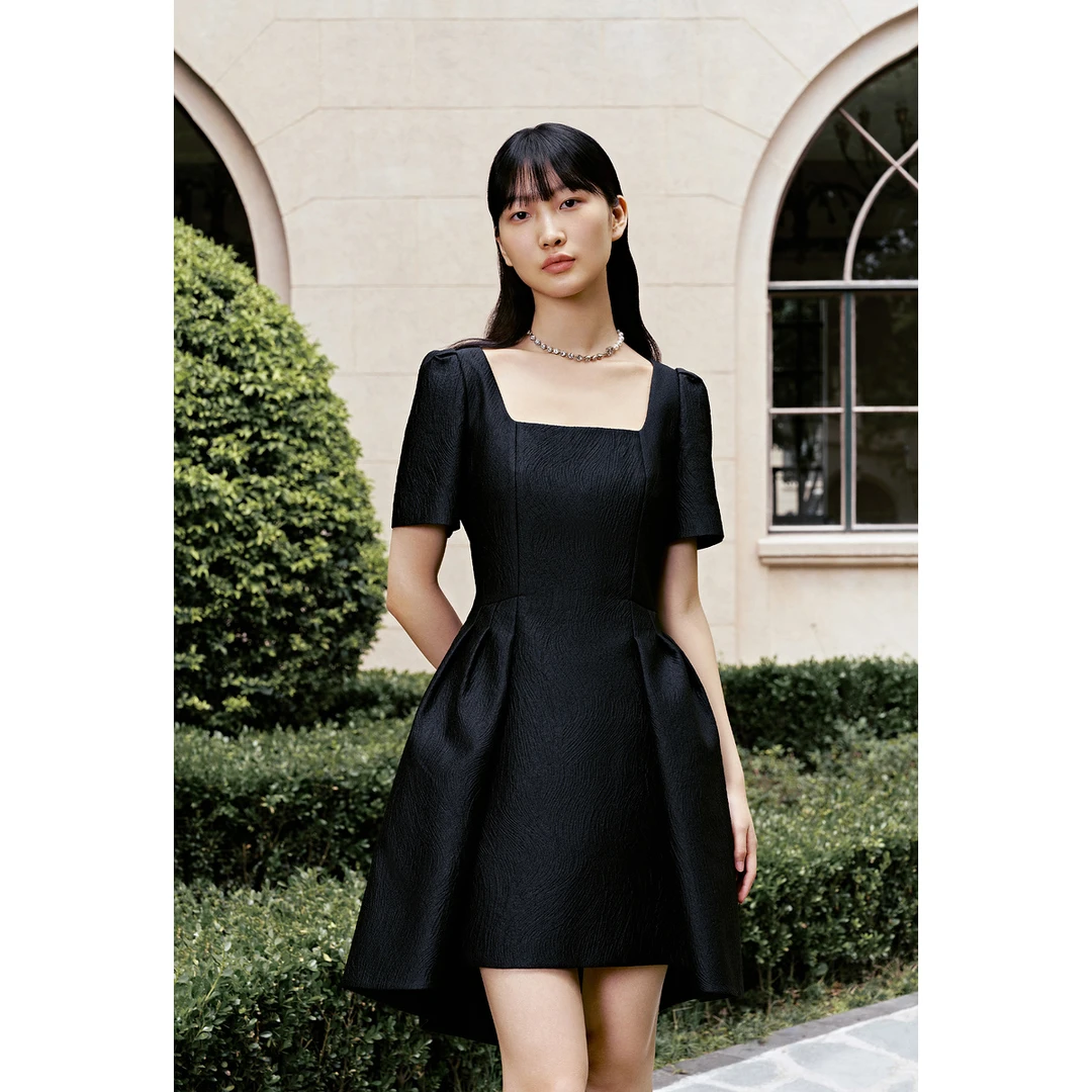 OBBLIGATO奥丽嘉朵2024夏弧线肌理感方领连衣裙1C34205440