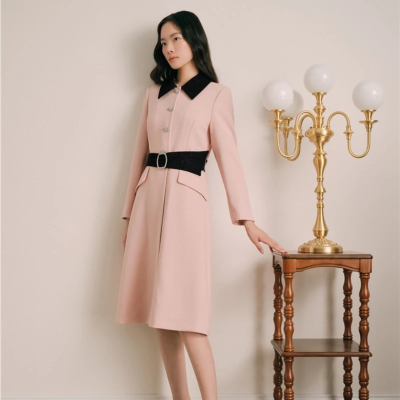 OBBLIGATO奥丽嘉朵2023秋季新款粉色点缀珠钻花扣大衣1C63380080