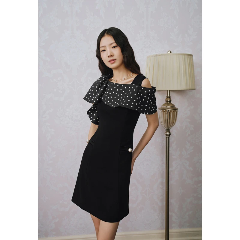 奥丽嘉朵23夏季新款领口腰间珍珠装饰收腰时尚连衣裙1C63205280