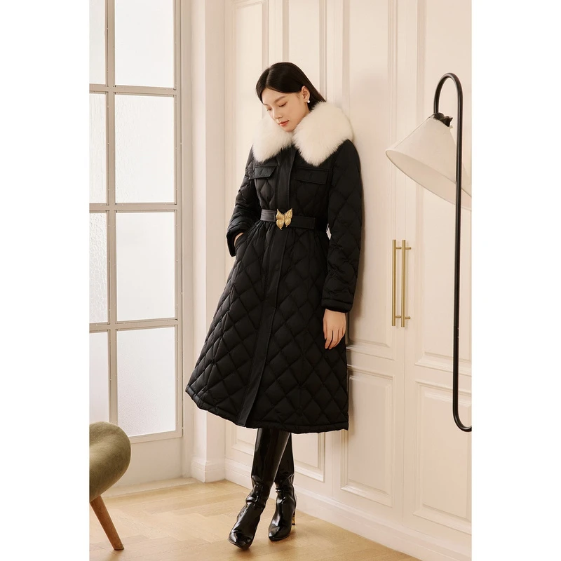 奥丽嘉朵2024冬季新款黑色狐狸毛领菱纹收腰鹅绒羽绒服1C64508540
