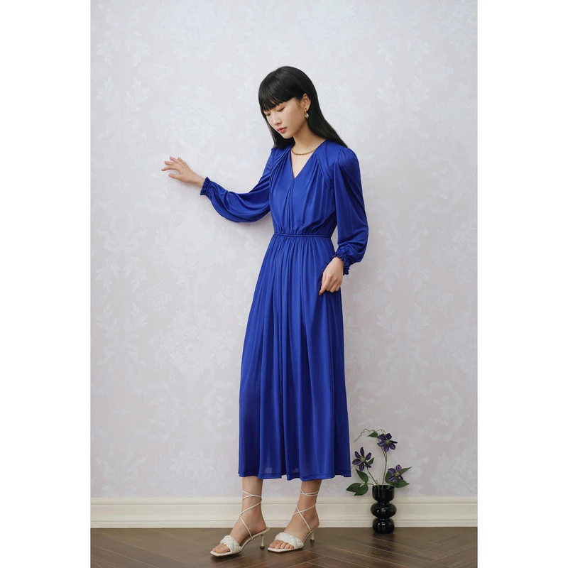 奥丽嘉朵2023夏季新款蓝色醋纤面料V领收腰百搭连衣裙1C63205520