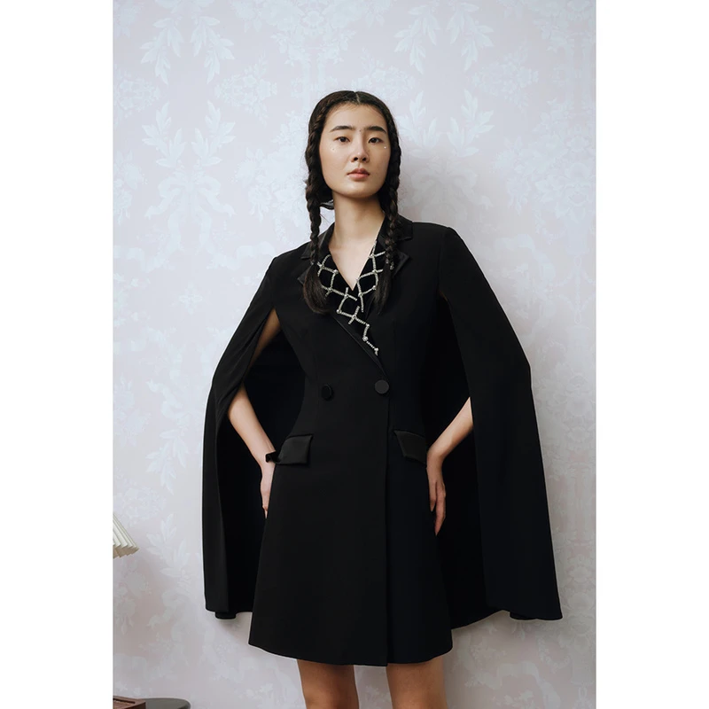 奥丽嘉朵23春季金标珠钻点缀拼接领口披风式袖子连衣裙1C33105180