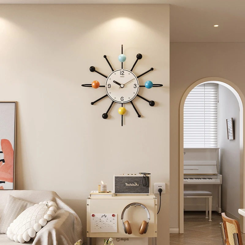 美世达奶油风家用挂钟挂墙2024新款网红时钟现代简约钟表餐厅挂表