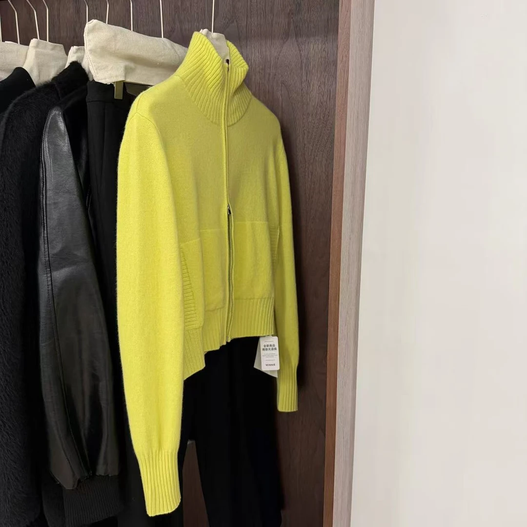 【Winnie】秋冬最亮眼的穿搭 温柔大方高级玉米黄拉链毛衣 T8851