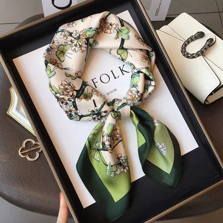丝巾小方巾春秋款洋气时尚流行高档冬季遮脖子女百搭韩版丝巾