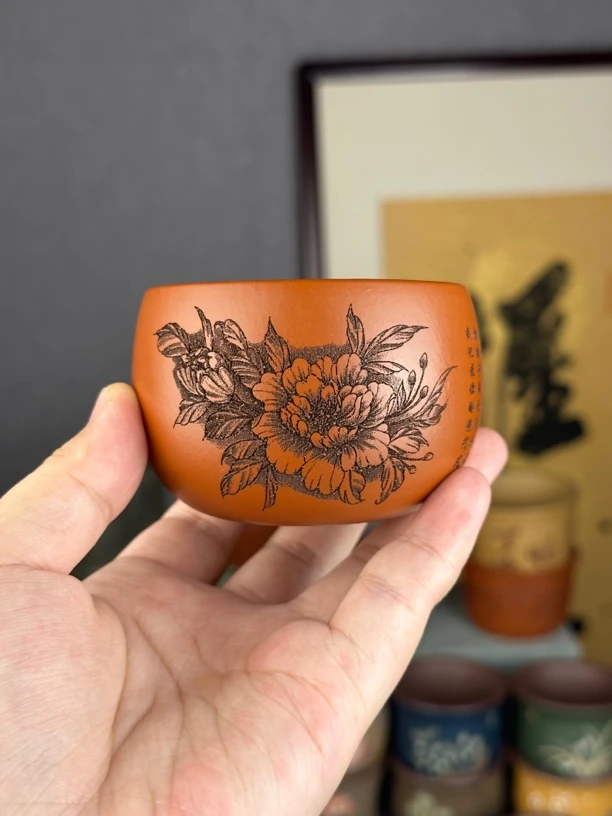 【汇雅馆】宜兴原矿紫砂刻绘牡丹主人杯朱泥家用品茗杯