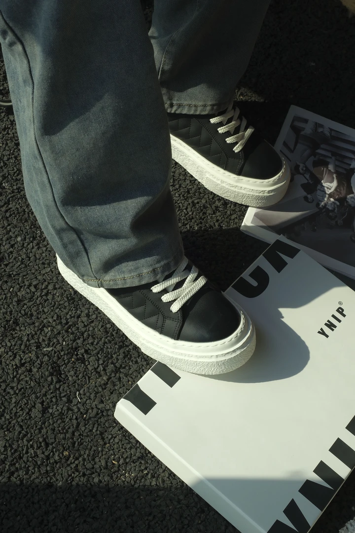 欧若风穿搭新款板鞋低帮系带男鞋百搭透气休闲潮鞋