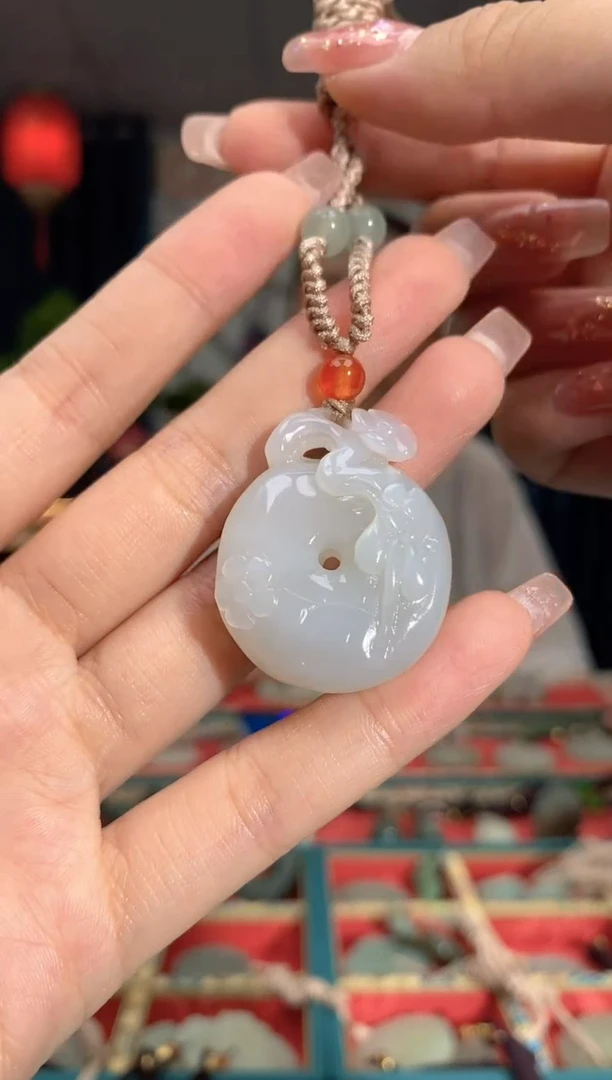 【闪购商品】和田玉颈饰未镶嵌梅花