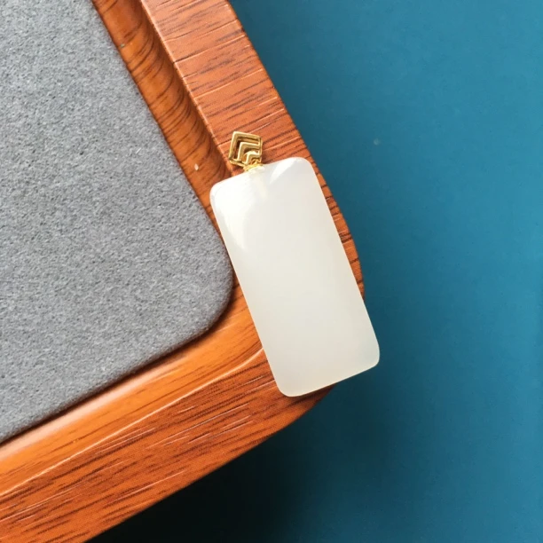 一对一过货 玉你同行 和田玉18k金镶嵌白玉平安无事牌 带证书