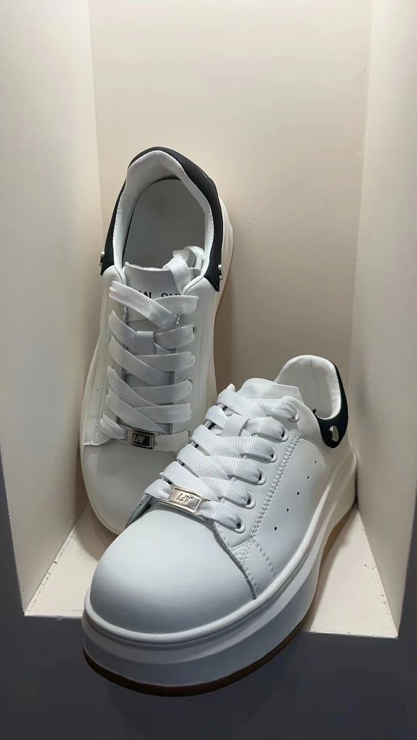 2024新款厚底休闲舒适百搭黑白拼色金属扣件小白板鞋888-77