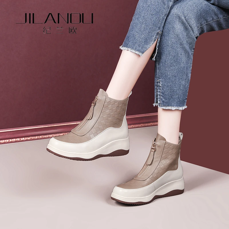 厚底真皮短靴女冬季加绒2025新款雪地妈妈鞋软底真皮休闲马丁靴子