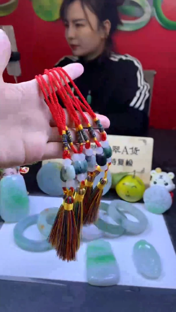 【闪购商品】翡翠挂件未镶嵌路路通车挂多样性发货发一个