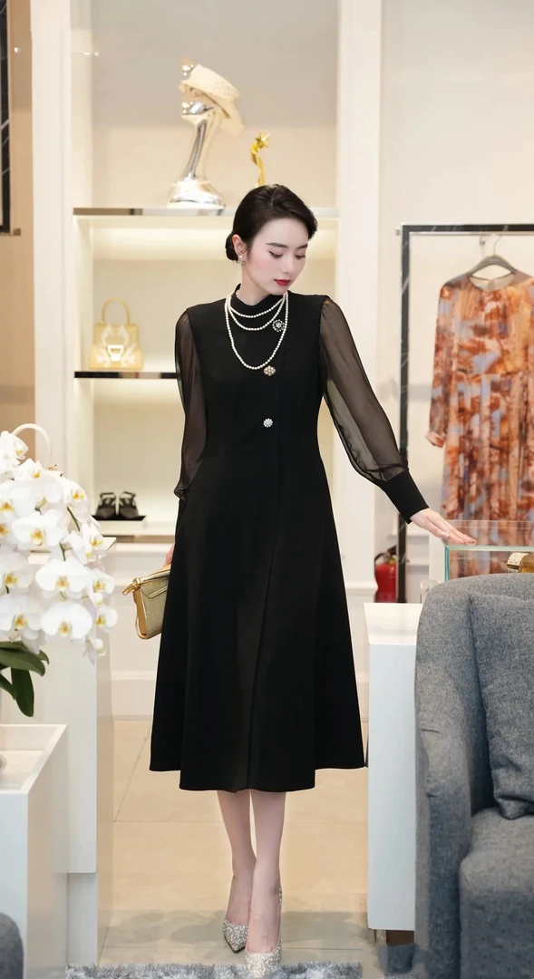 歌家2024秋季专选新款水钻纽扣赫本风优雅小黑裙气质长款连衣裙