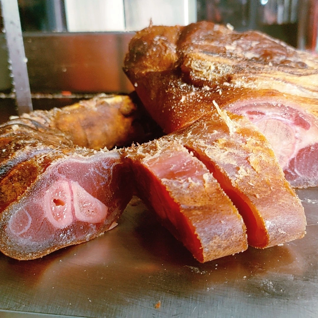 重庆奉节自家养殖食用大腊猪蹄柏枝烟熏现称多退少补真空包装方便