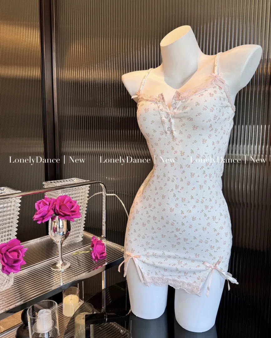 【高段位茶艺*】初恋感拉满 带胸垫甜美碎花法式蕾丝吊带睡裙纯欲