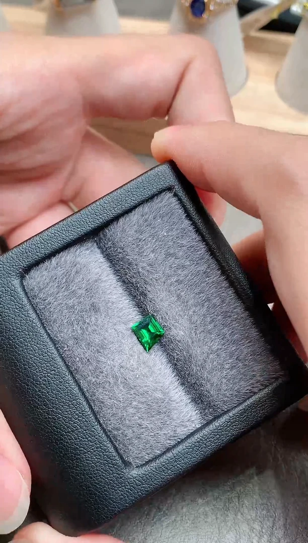【闪购商品】石榴石（沙弗莱）裸石未镶嵌0.9ct 卡扎尼绿 LY