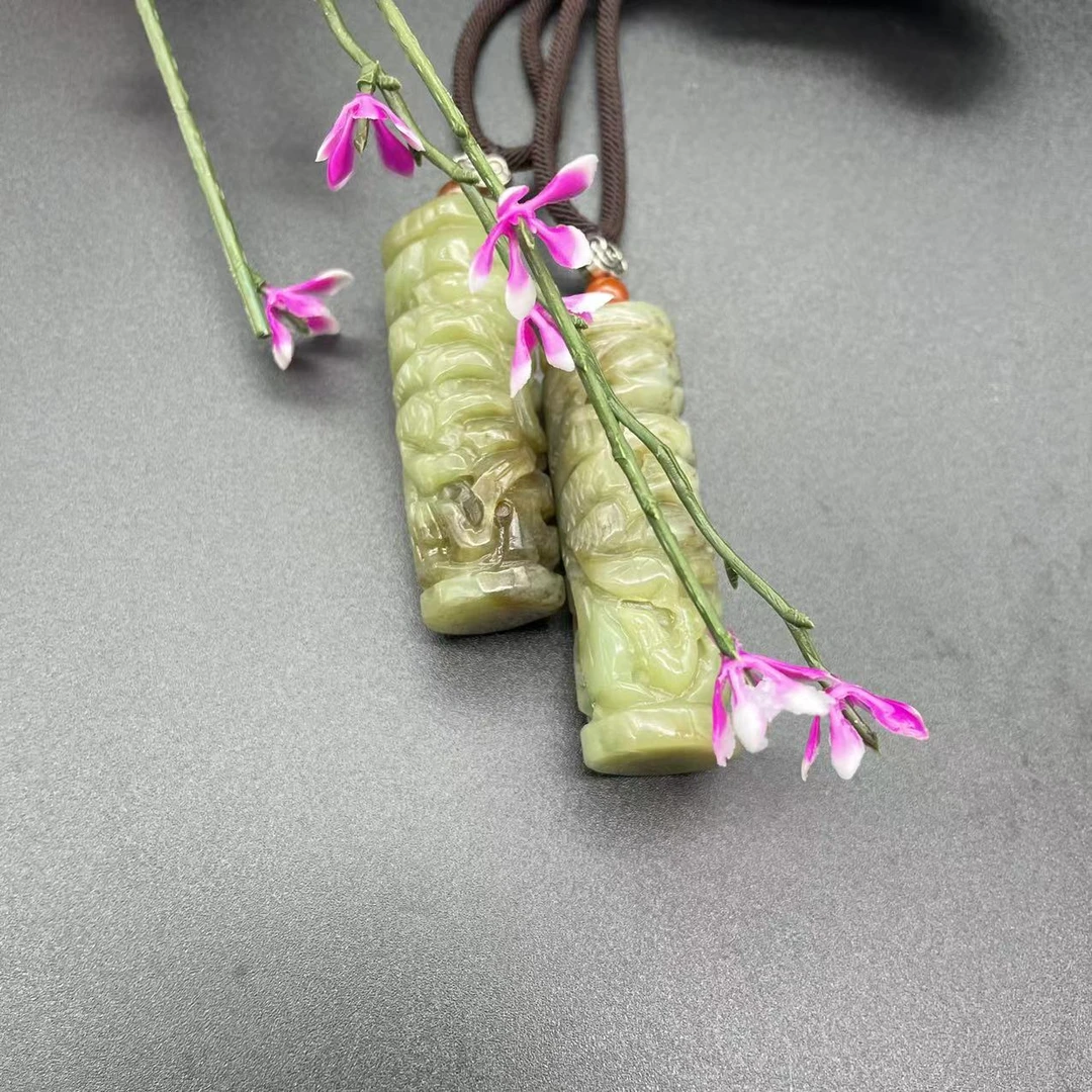 和田玉龙柱时尚手工雕刻雕刻精美精雕吊坠多样性发货发其中之一