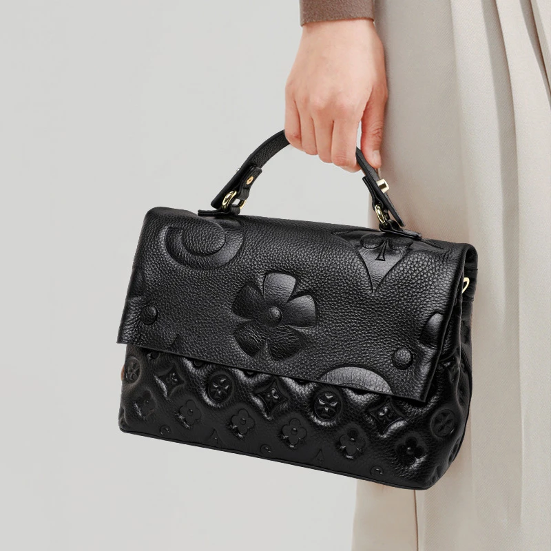 真皮中年妈妈包2024新款休闲头层牛皮印花小众百搭斜挎黑色手提包