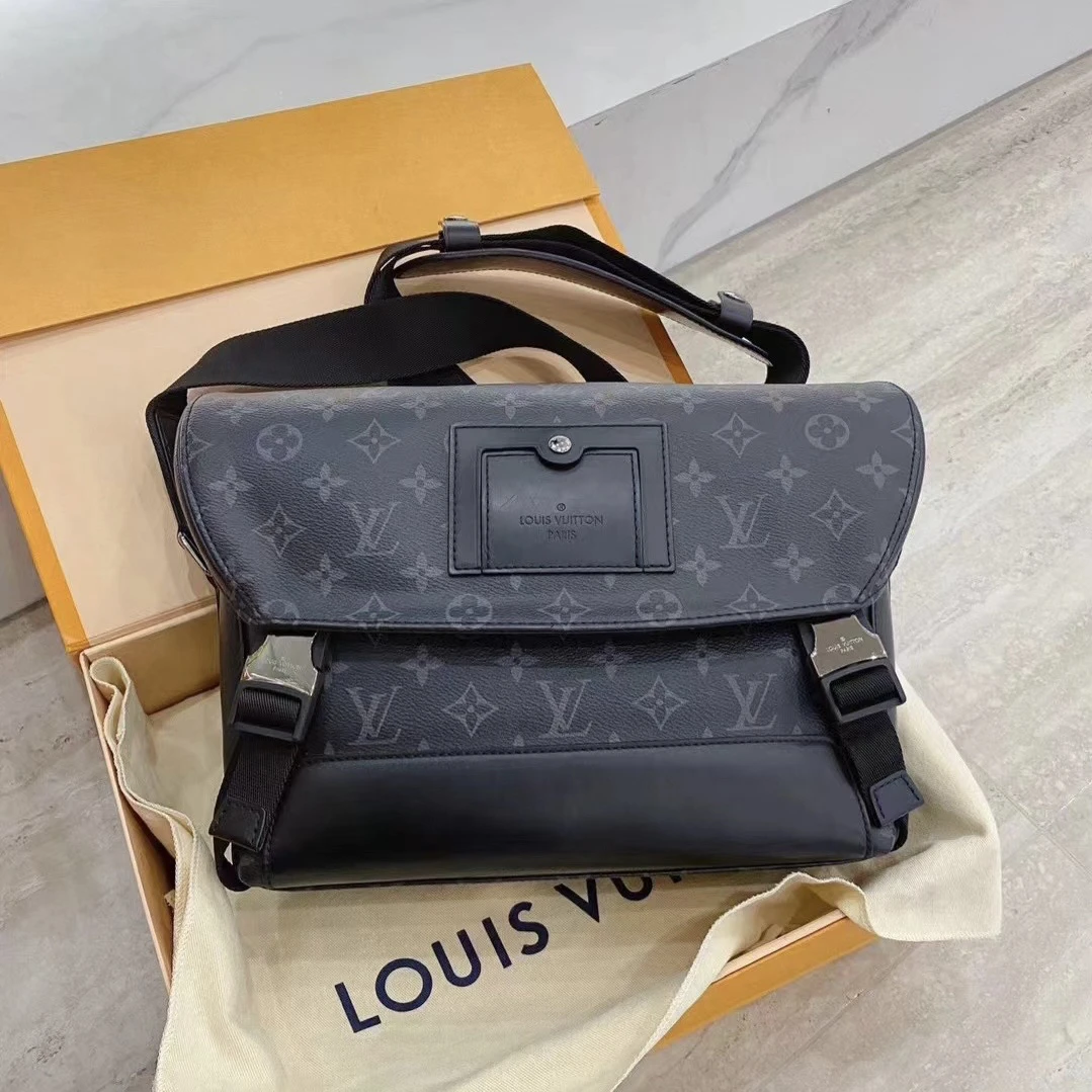 99新 LouisVuitton/路易威登 Voyager邮差包
