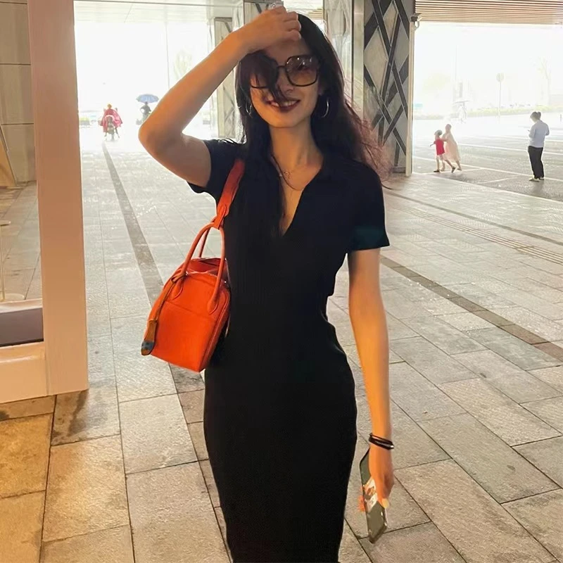 2576夏季纯欲风修身显瘦别致感裙子2023法式复古性感黑色连衣裙女