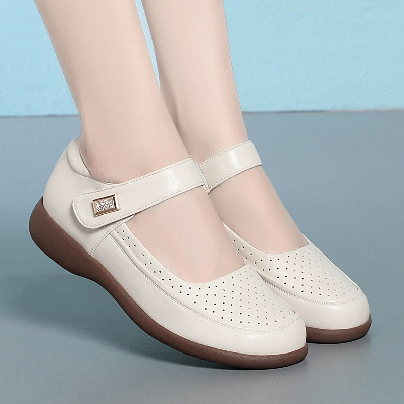 真皮凉鞋女平底2024春夏季新款洞洞单鞋中老年镂空透气妈妈小皮鞋